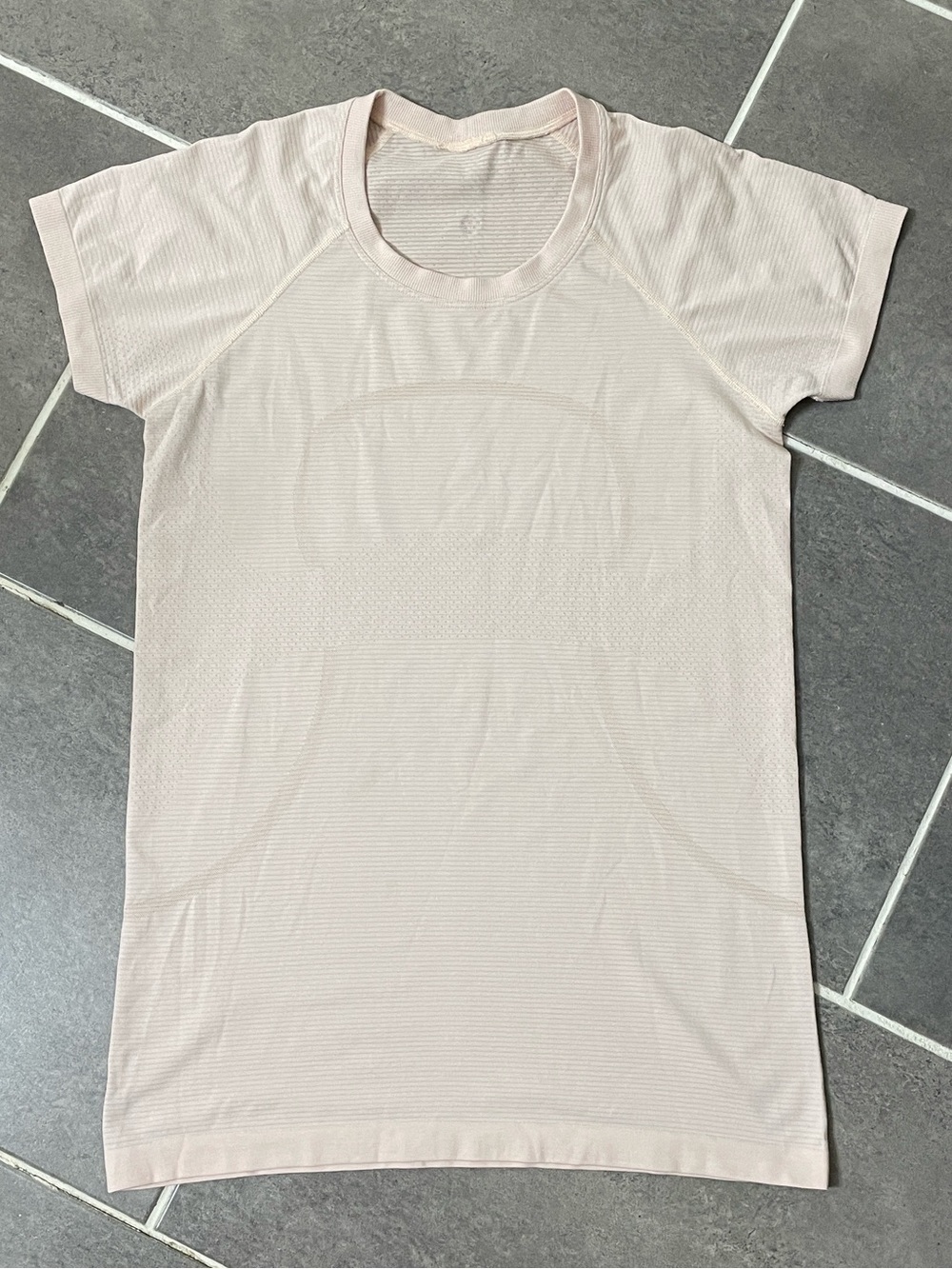 Lululemon Swiftly Tech Short Sleeve size 8